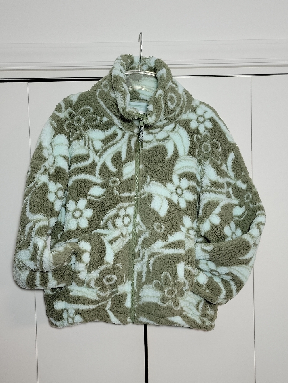 American Eagle Huggable Sherpa Zip Jacket in Floral Sage and White